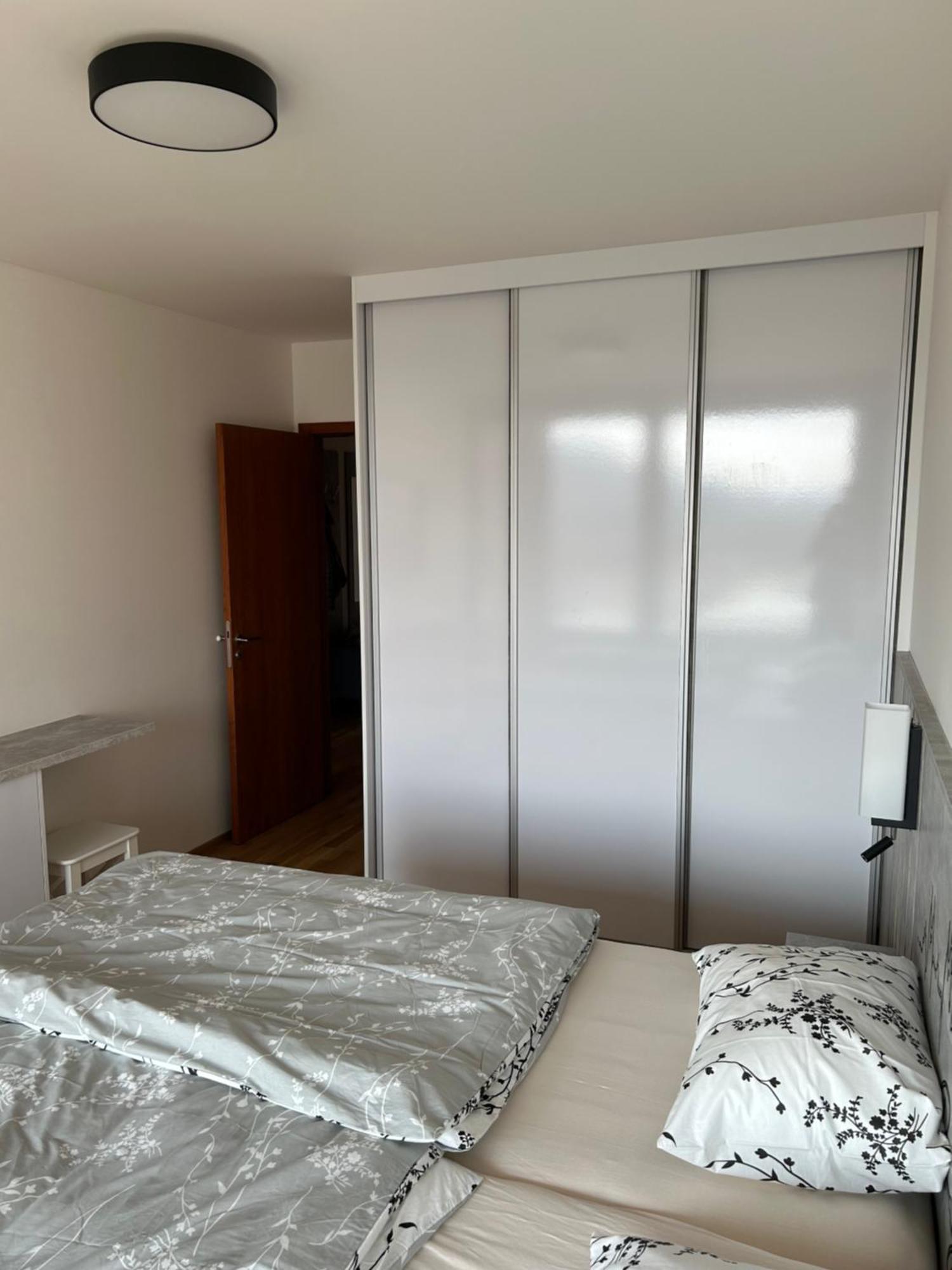 Prague Smichov Andel Apartment Buitenkant foto